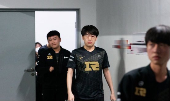 还与队内氛 还与队内氛